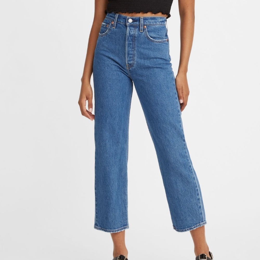 Levis rib cage straight ankle jeans. Tinted denim